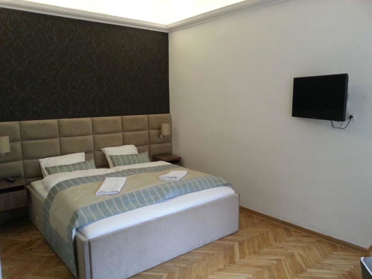 Хостелы Hostel Chmielna 5 Rooms & Apartments Варшава-13