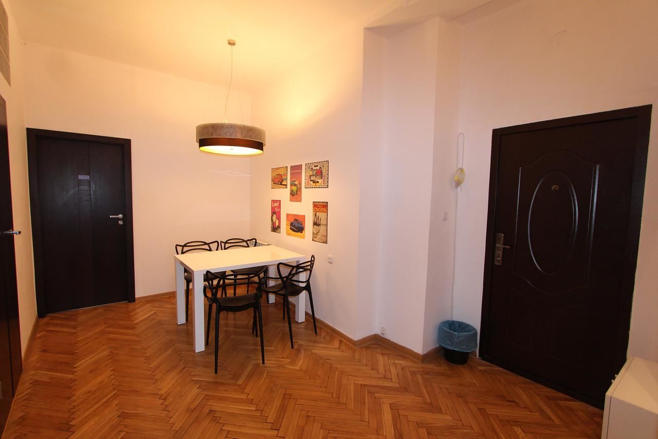 Хостелы Hostel Chmielna 5 Rooms & Apartments Варшава-14