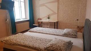 Хостелы Hostel Chmielna 5 Rooms & Apartments Варшава Двухместный номер с 1 кроватью или 2 отдельными кроватями-1